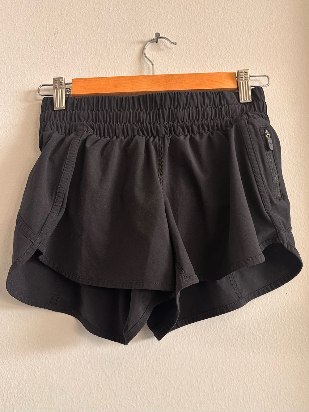 lululemon black shorts women’s- size 6